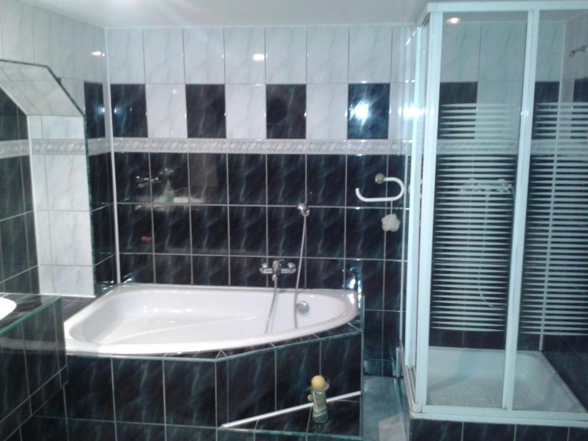 Spacious Holiday Home In Stara Kamienica With Pond Eksteriør bilde